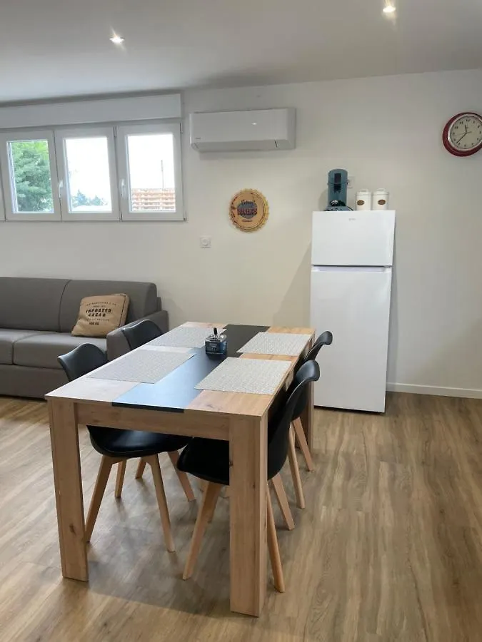 شقة Residence Pelloutier Appartement F Vénissieux فرنسا