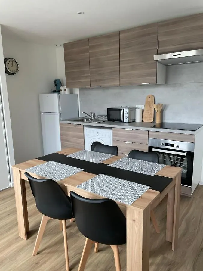 Residence Pelloutier Appartement F Vénissieux 0*,  فرنسا